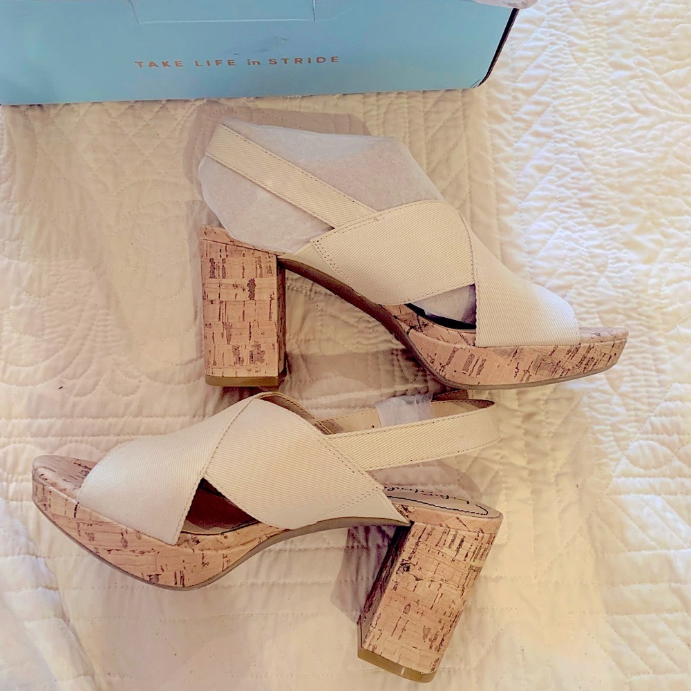 *SOLD* Lifestride Lara Heels